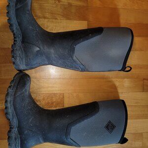 Muck boots company Women size 7
